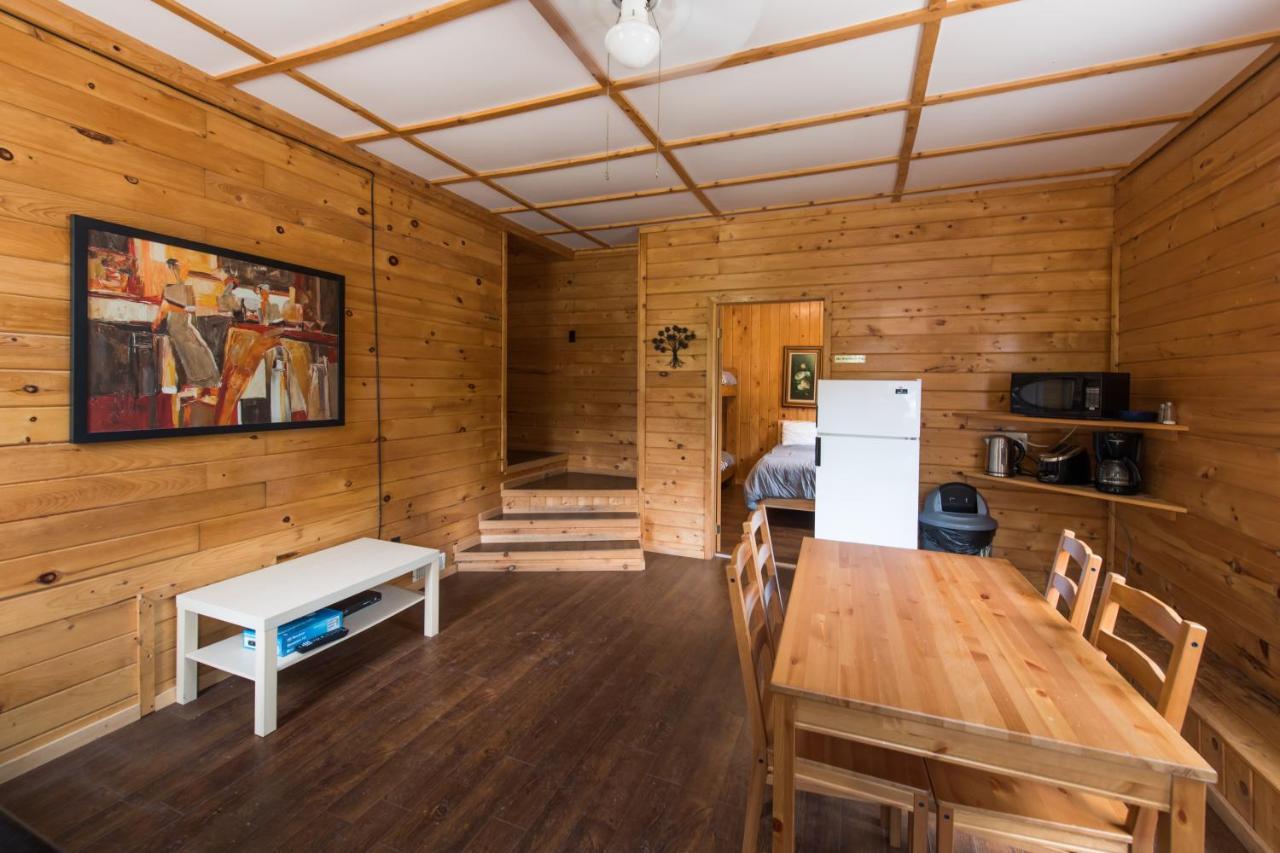 Madawaska Lodge-Cottage Exterior photo