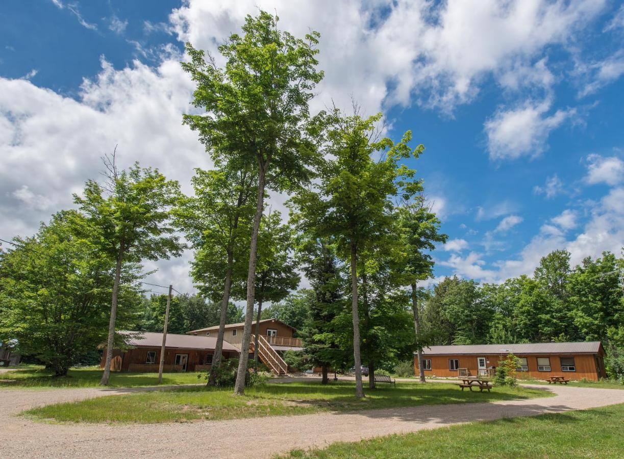Madawaska Lodge-Cottage Exterior photo
