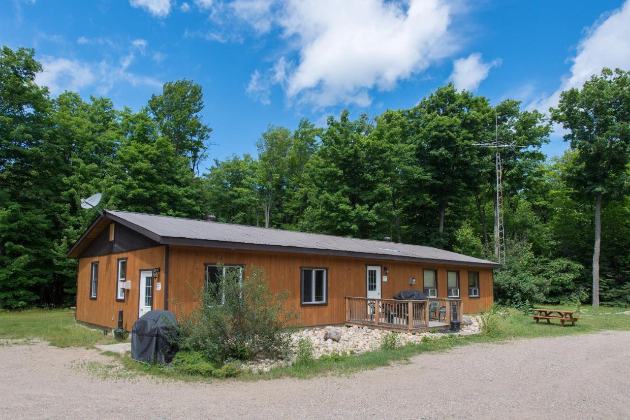 Madawaska Lodge-Cottage Exterior photo