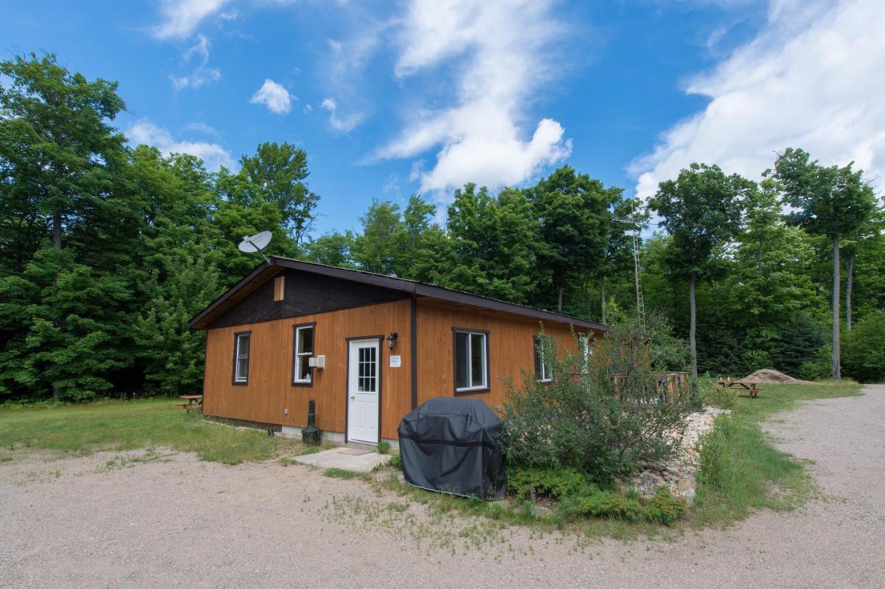 Madawaska Lodge-Cottage Exterior photo