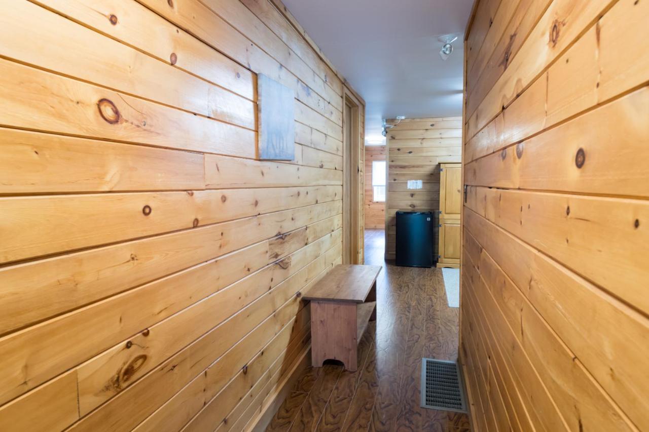 Madawaska Lodge-Cottage Exterior photo