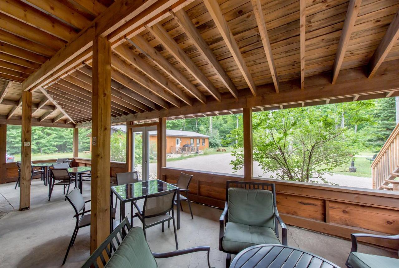Madawaska Lodge-Cottage Exterior photo