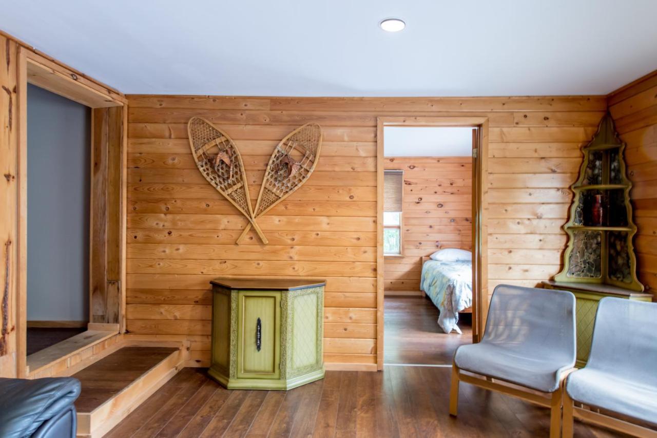Madawaska Lodge-Cottage Exterior photo