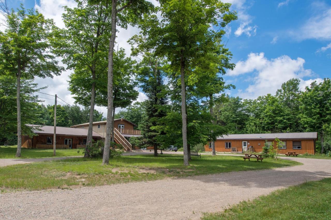 Madawaska Lodge-Cottage Exterior photo