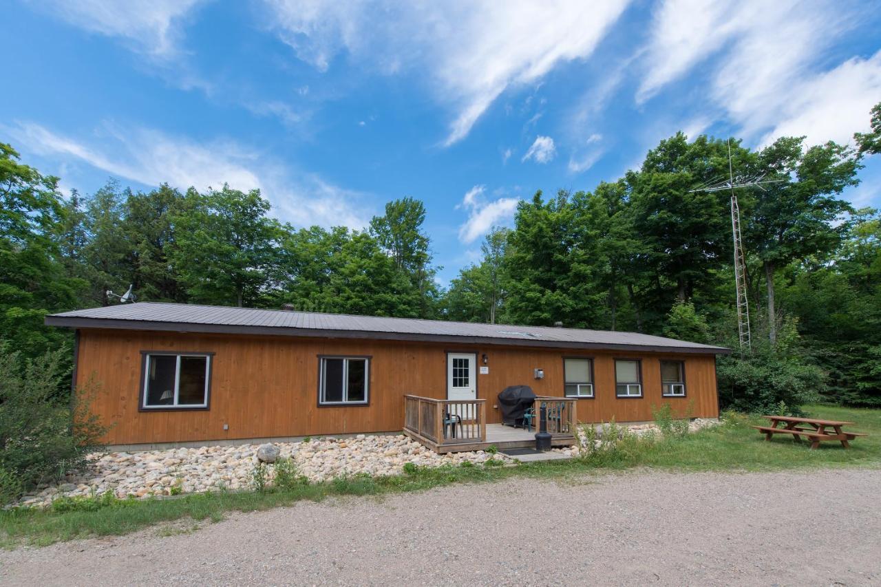 Madawaska Lodge-Cottage Exterior photo