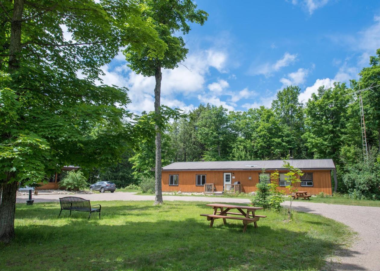 Madawaska Lodge-Cottage Exterior photo