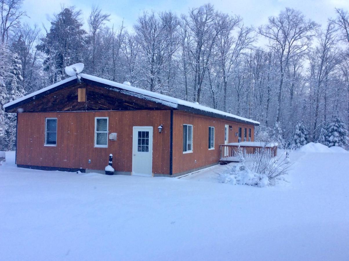 Madawaska Lodge-Cottage Exterior photo