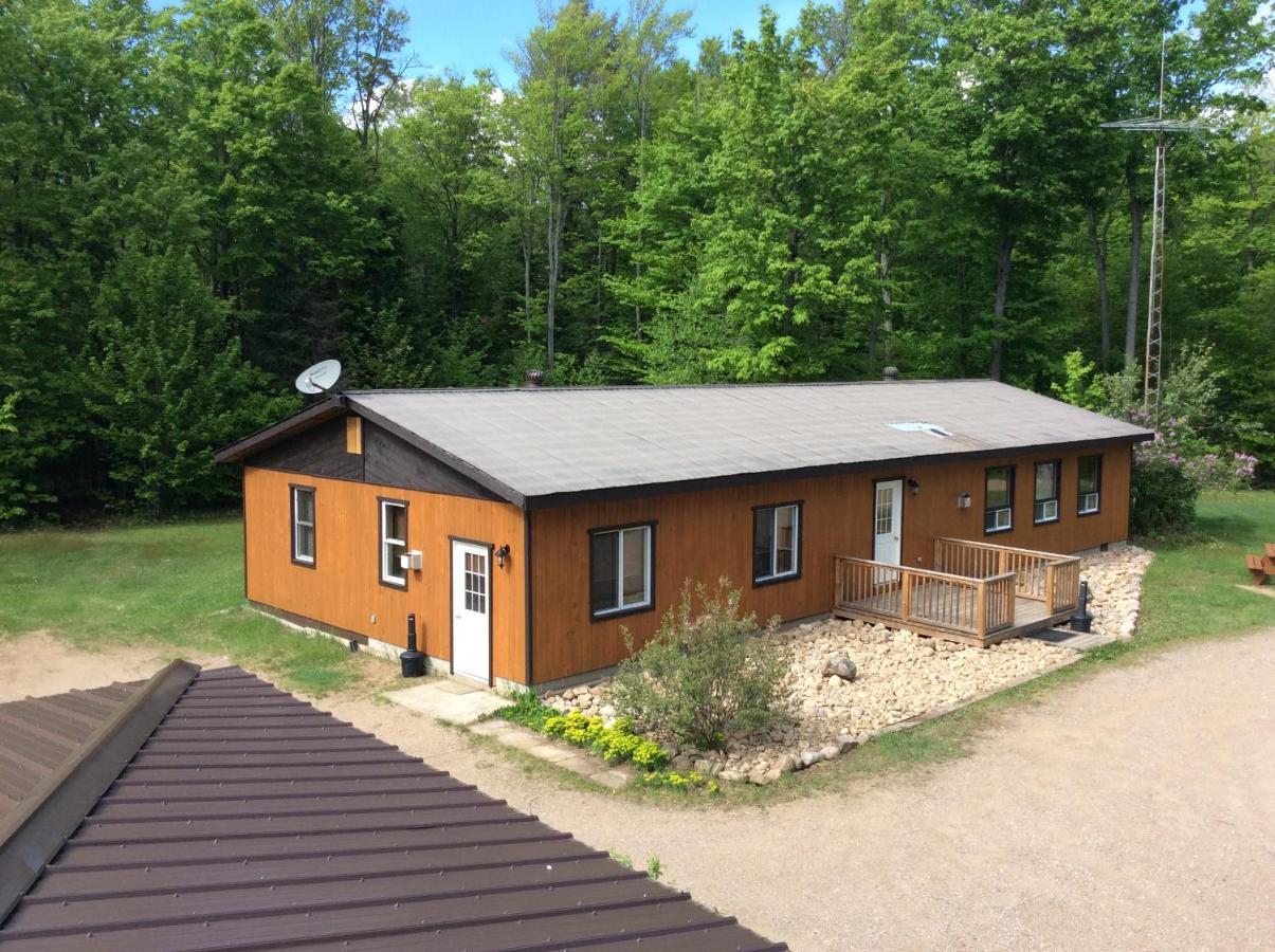 Madawaska Lodge-Cottage Exterior photo